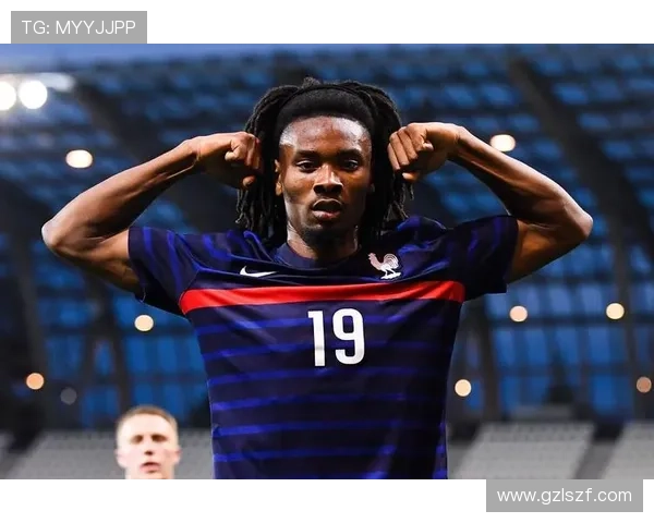 足球明星小辫头的魅力瞬间展现与风格解析