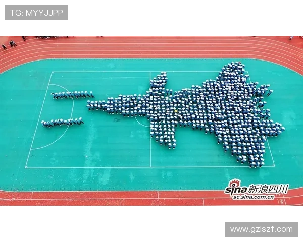 足球明星挑战气球游戏趣味视频引发热潮精彩瞬间不容错过